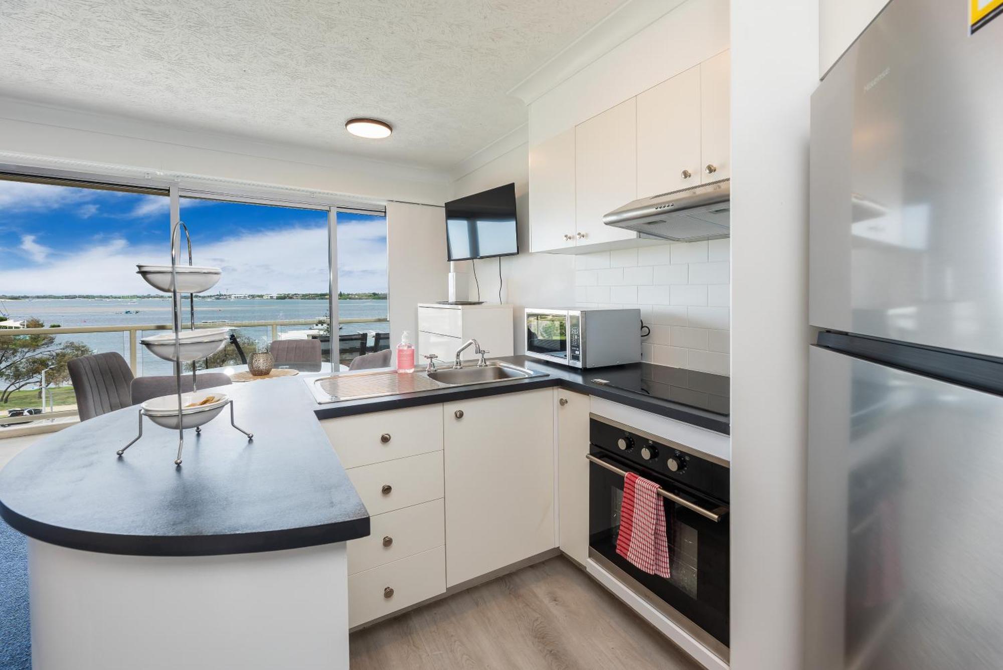 Apartment Broadwater View In Southport 1b