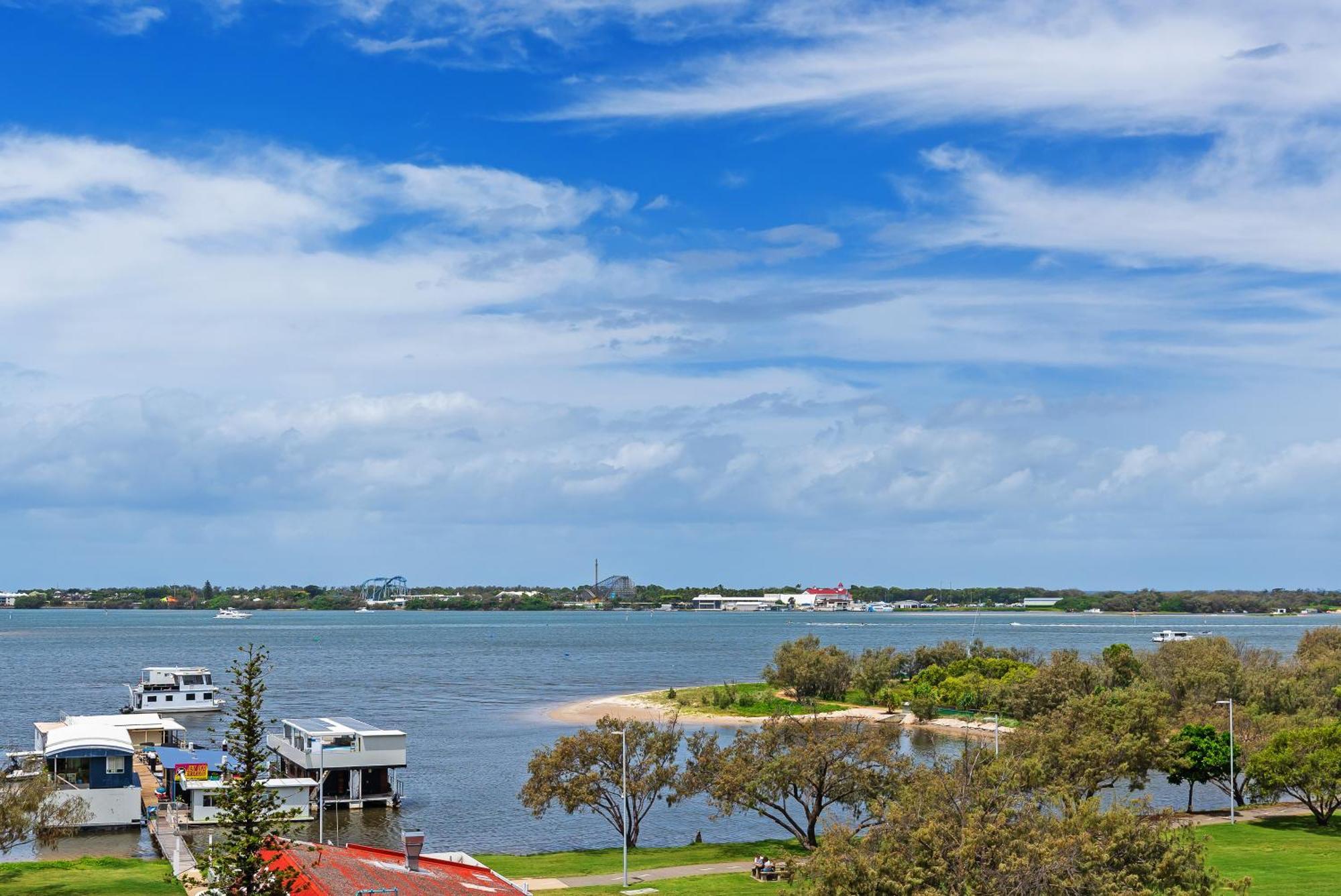 Apartment Broadwater View In Southport 1b *